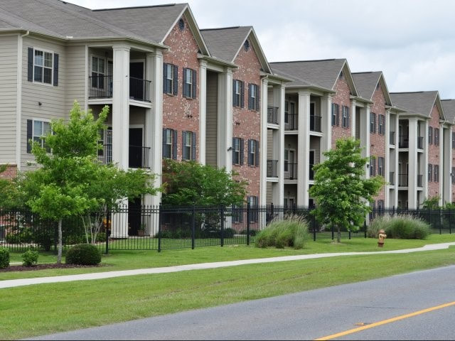 Side view of Lafayette Gardens Apartments from the street - apartments in lafayette la