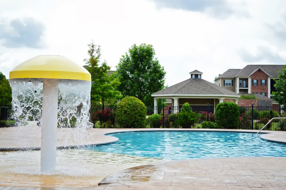 Image of the swimming pool and water feature at Lafayette Gardens Apartments - apartments in river ranch lafayette la